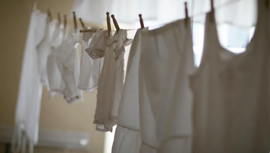 新衣服先洗再穿？　醫：化學藥劑恐刺激皮膚過敏