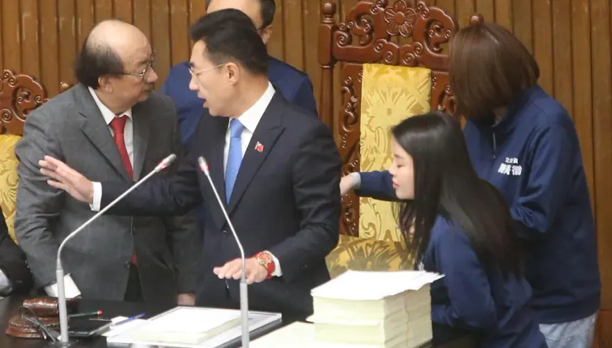 柯建銘諷韓國瑜「赴美畢旅好好玩」　嗆國民黨死定了