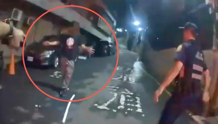 影/攻擊瞬間！北市隨機攻擊20歲男脖子遭刺　嫌犯獲輕判