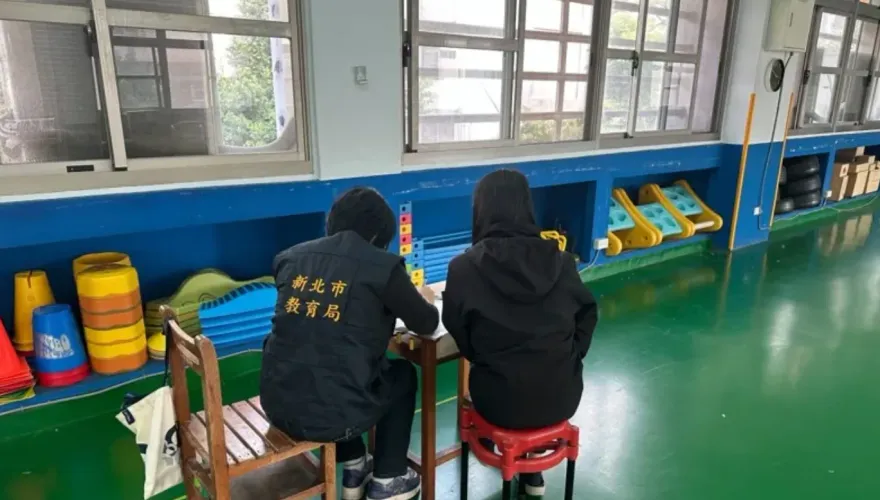 逼遲到童「撐牆倒立」？新北某公幼被控體罰　教育局稽查結果曝光