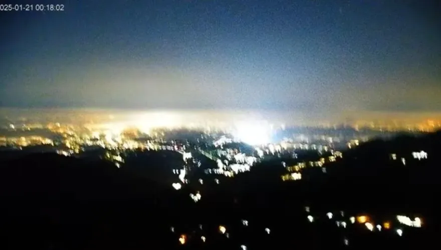 影/嘉義6.4地震撼全台！阿里山即時影像拍下「神秘閃光」