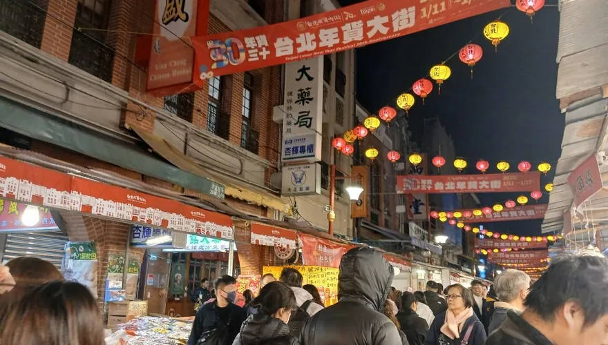 無菸「迪化年貨大街」登場！大稻埕設吸菸區解決巷弄菸味問題
