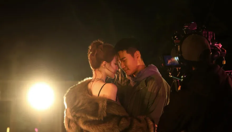浪漫吻周興哲！(G)I-DLE舒華獻「武打處女秀」喊：導演克制點