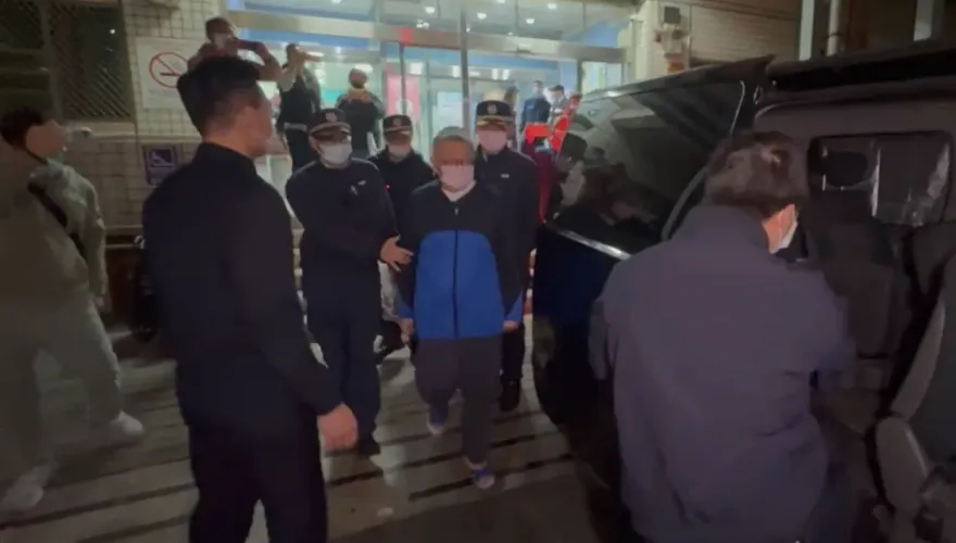 柯文哲今晨請假探視病危的柯爸30分鐘　北所證實此事