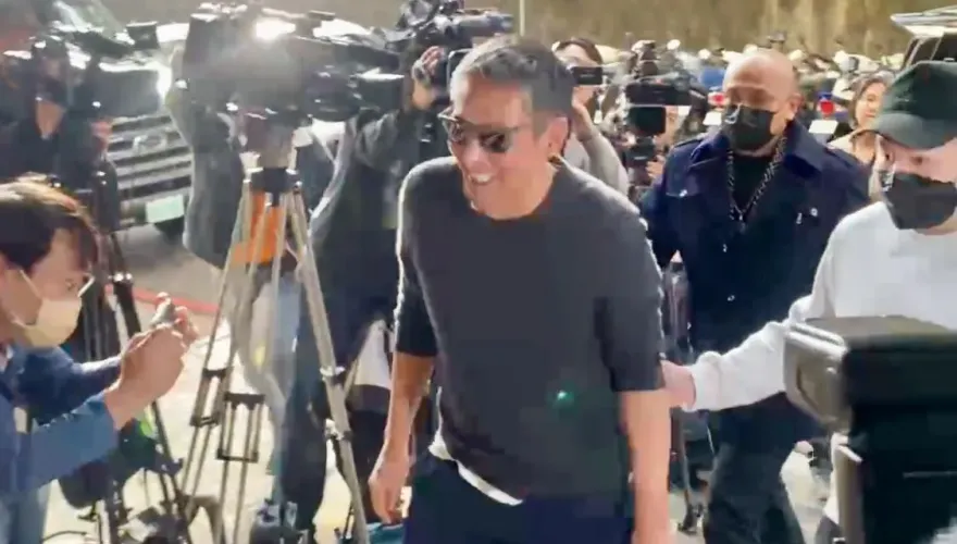 影/回台北了！鈕承澤上午花蓮出獄　下午「笑咪咪」北檢報到