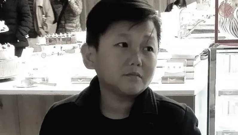 真人版柯南？《戲說》46歲鍾國洪　罹罕病身高停在135公分