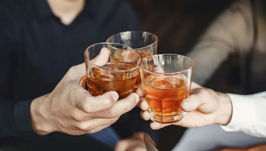 全球24億人飲酒！研究：愛喝酒增染疫死亡風險1.5倍