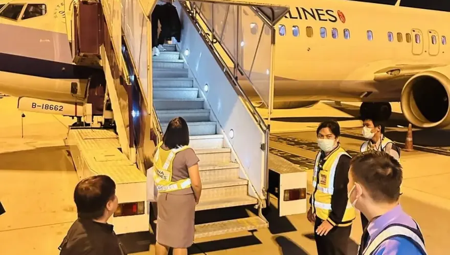 影/華航曼谷飛高雄航班「空調異常」！旅客小年夜上跑道除夕才到家