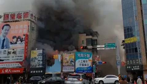 初一火警頻傳！台南「連棟4店鋪」被燒　補習班緊鄰逃過一劫