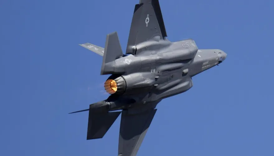影/美軍F-35訓練出事！墜毀爆炸畫面曝　飛行員彈射逃生