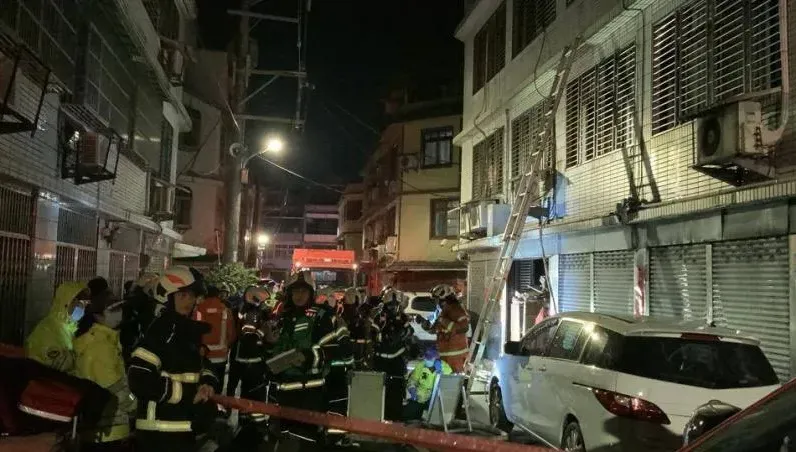 桃園平鎮住宅夜傳火警　4人受困救出送醫