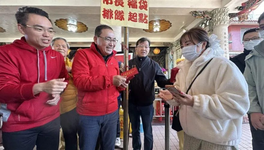 侯友宜大年初二赴淡水發福袋　邀市民走春賞櫻過好年