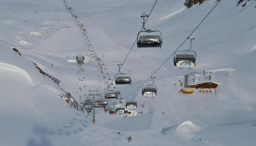 義大利滑雪勝地爆紅旅客「突增萬人」　亂象頻傳當局緊急控管