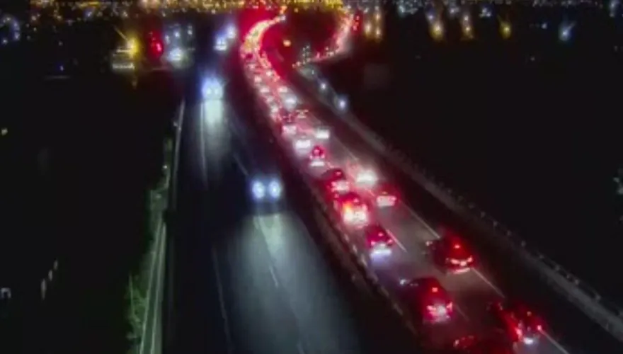 影/我想回家啊！國5北上、國1北向新竹段現「紫爆車龍」
