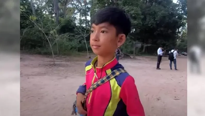柬埔寨男童會16種語言兜售爆紅　獲富豪贊助完成學業逆轉人生