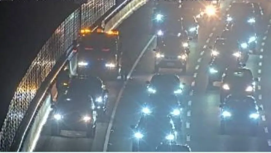晚上北返仍然逃不了紫爆！國3北向135.6k追撞「車速剩18」