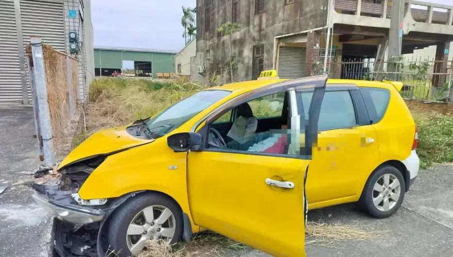 台南死亡車禍！柳營小黃「撞民宅水泥墩」運將喪命