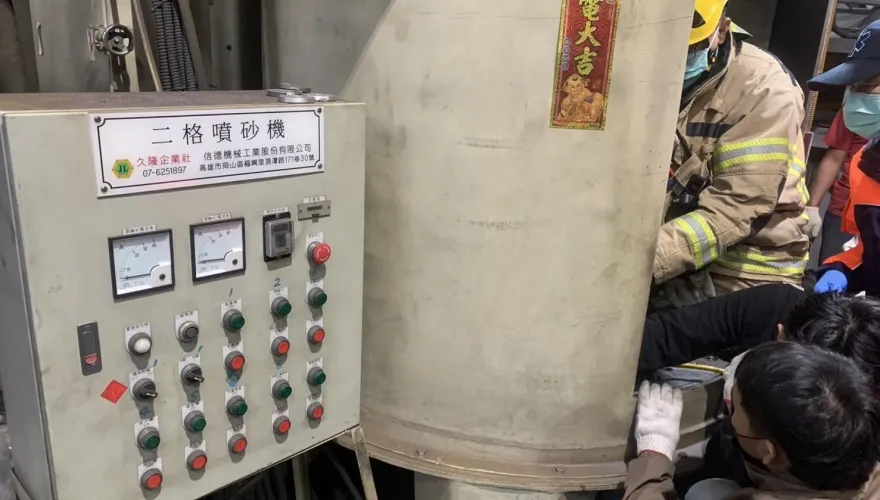 工安意外！台南工人夾困機具「手腕變形」　消防助脫困送醫