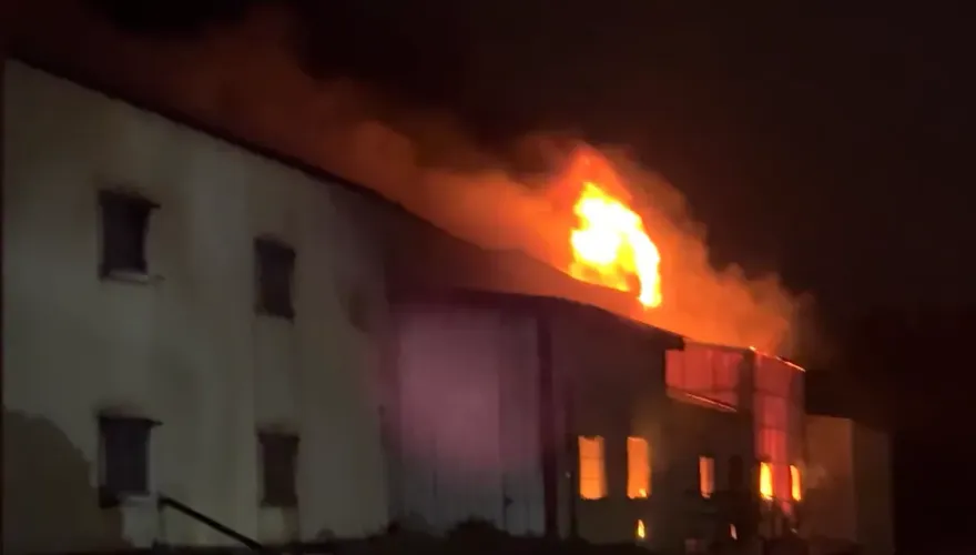 影/高雄機械廠凌晨火警！火舌延燒4廠房　爆炸聲嚇人