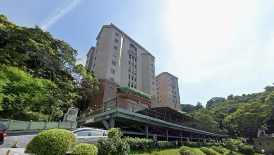 上百黑衣人迎靈竹聯幫幫主「么么」　靈堂今設於慈恩園