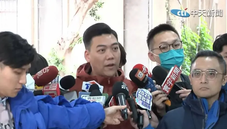 杜絕造謠歪風　藍營青年送2836份罷免吳思瑤連署書至中選會