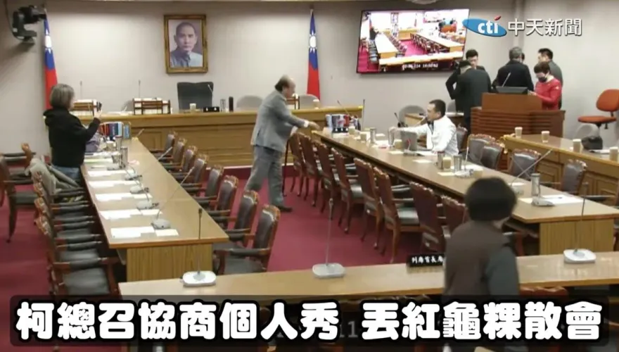 影/朝野協商柯建銘怒丟紅龜粿　羅智強親揭爆笑真相