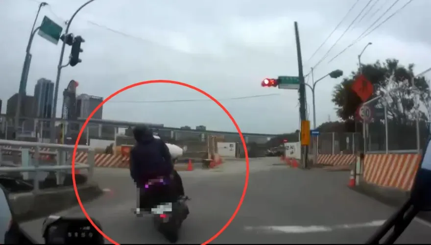 影/通緝犯拒檢狂逃4KM　警圍捕逮人搜出喪屍菸彈