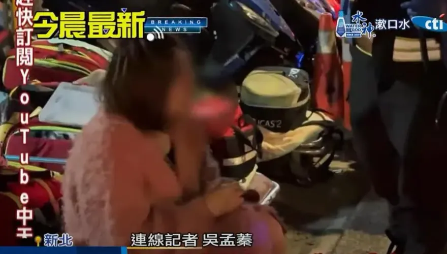 影/女友蹲地哭斷腸！　新北中和死亡火警「25歲男死在廁所」