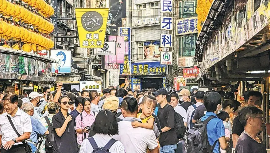 「七天假」該恢復？最新6萬網路民調嚇壞民進黨
