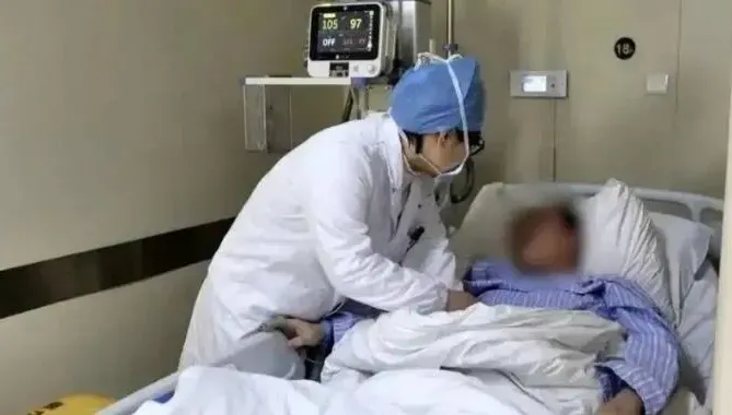 上海男肚子爆痛…掀肚驚見「妊娠紋」抽出牛奶血