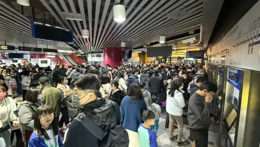 台灣燈會昨湧220萬人！機捷今午後加開疏運「7.5分鐘一班」