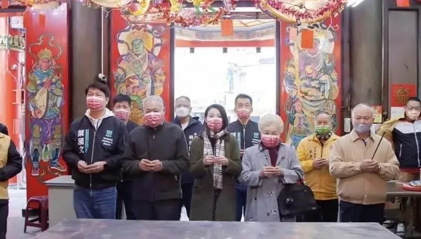 柯文哲父喪　高虹安憶昔日沏一壺東方美人的體貼和溫暖