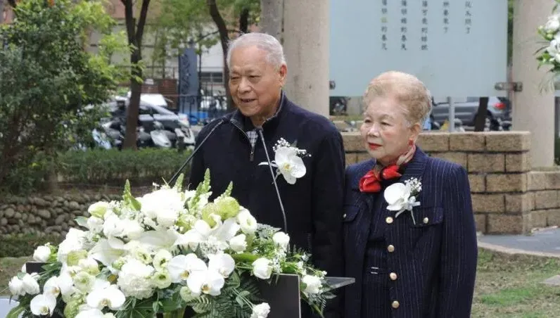柯爸病逝…蘇一峰嘆「半年無效醫療」！為「等柯文哲」苦撐