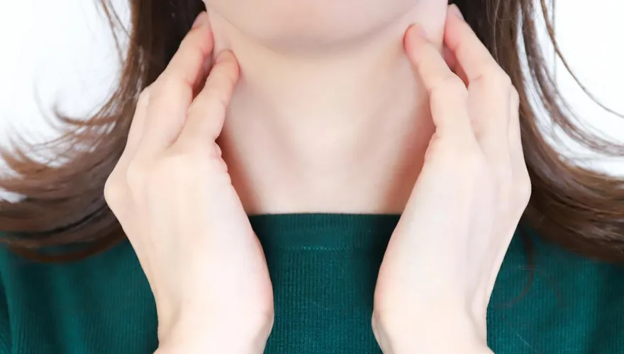 脖子腫塊超過2週沒消？「4種狀況」恐是癌細胞轉移