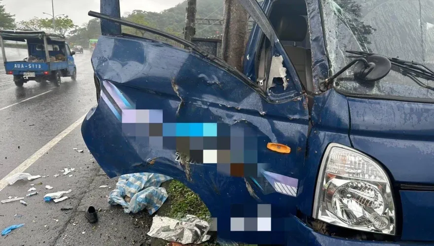 魂斷軍人公墓前！蘇澳貨車衝對向撞路樹「49歲男身亡」