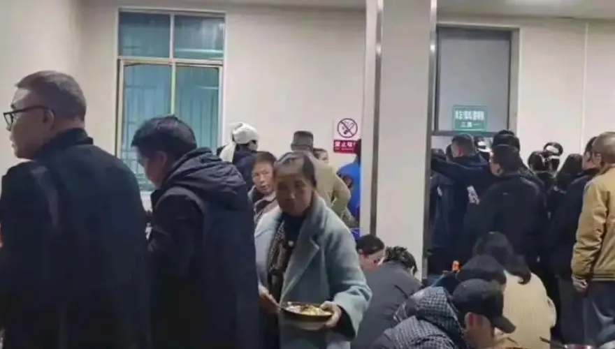被耽誤的米粉店！貴州殯儀館太會煮　有饕客扮「死者家屬」搶買