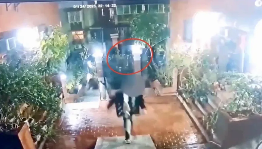 影/男子家門口遭埋伏持刀刺臀　嫌犯稱受人指使遭羈押
