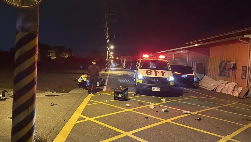 影/奪命瞬間曝！台中大貨車、機車相撞　外送員噴飛重傷亡