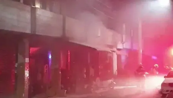 影/高雄透天厝大火！「爆炸聲不斷」鄰居嚇醒