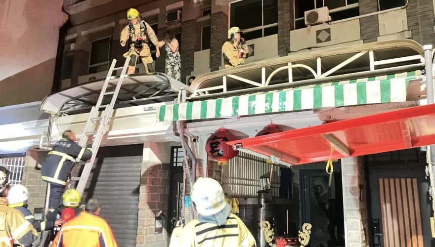 深夜惡火！台南安南民宅火警3人受困　消防員19分鐘滅火救人