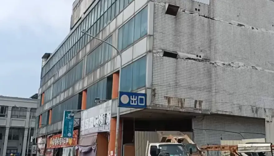 彰化爛尾樓拆除前拜拜！驚見30歲男慘死　民眾：神明顯靈