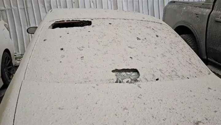 影/桃園工地水泥爆漿！愛車毀容玻璃破裂　車主傻眼變「雕塑」