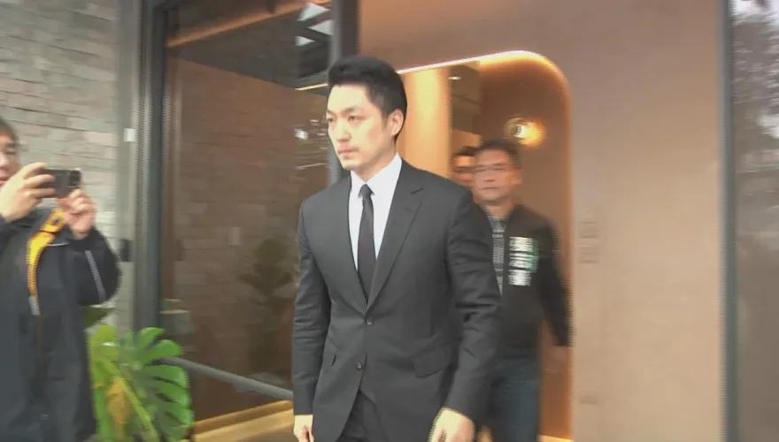 影/蔣萬安赴柯爸靈堂弔唁　「來表達慰問之意」