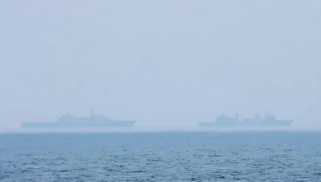 解放軍在我海域射擊訓練！海軍班超艦監控2共艦畫面曝光