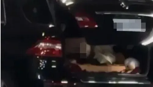 停車場慘淪車震LIVE秀轉播現場　彰化家樂福要告了