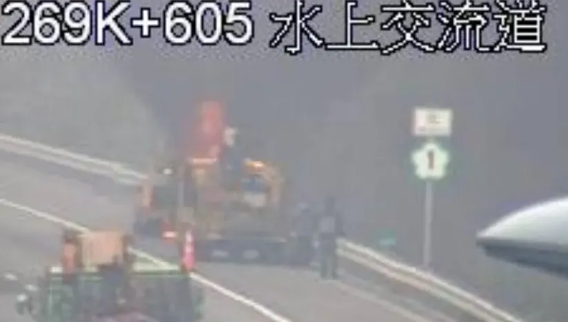 影/國1北向水上段驚見火燒車！休旅車狂燃畫面直擊