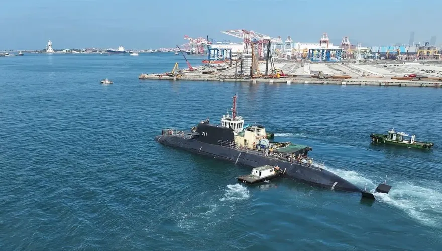 自製潛艦海鯤號移出乾塢　台船：4月海上測試目標不變