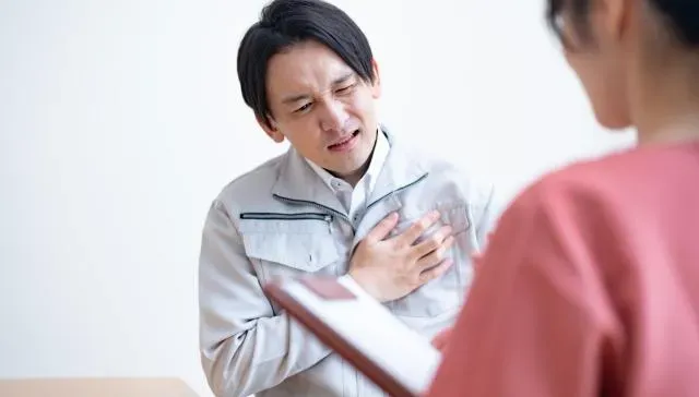 以為是痘痘！65歲翁「乳頭流血1個月」竟確診乳癌