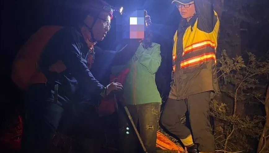 影/跟死神搶命！65歲婦險命喪阿里山仙夢園　救援畫面直擊