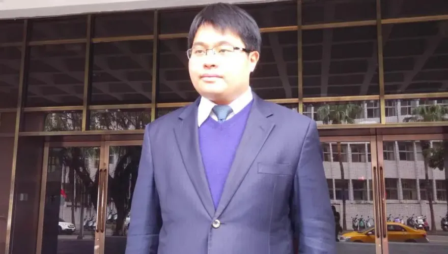 退休師嗆傅崐萁被請出場　綠營律師：恐犯強制罪